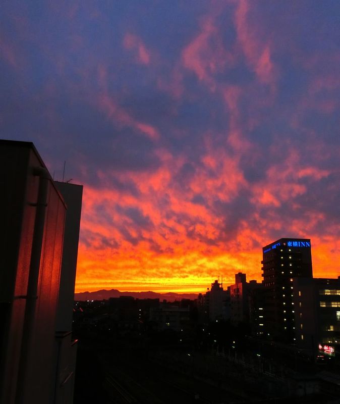 息を呑むような景色 立川の夕刻 多摩てばこネット